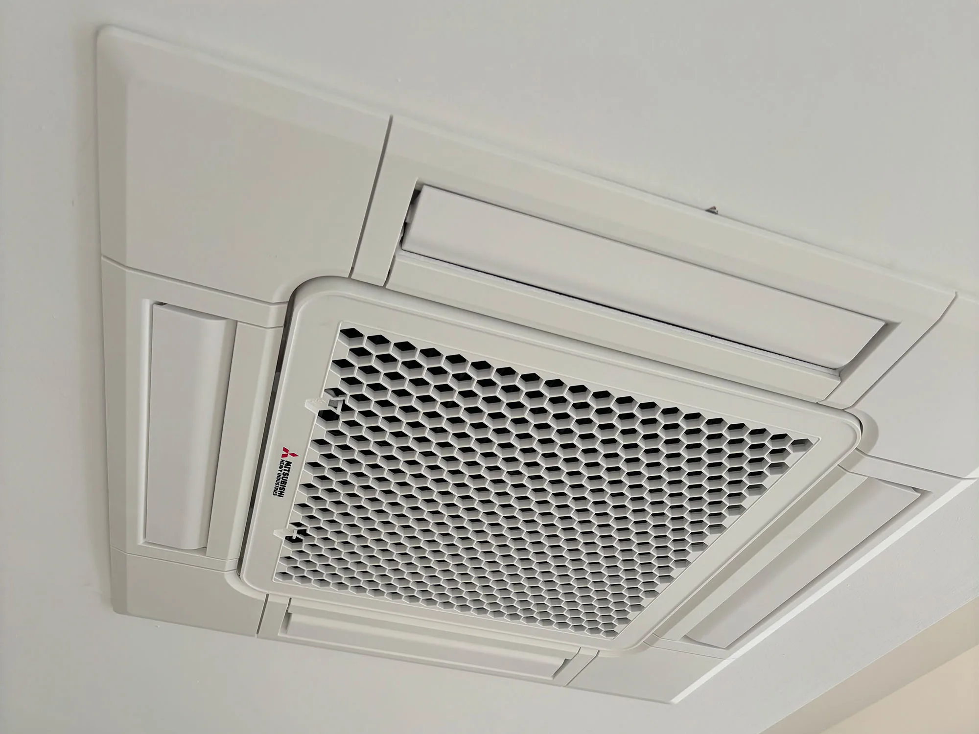 Ceiling air conditioning unit